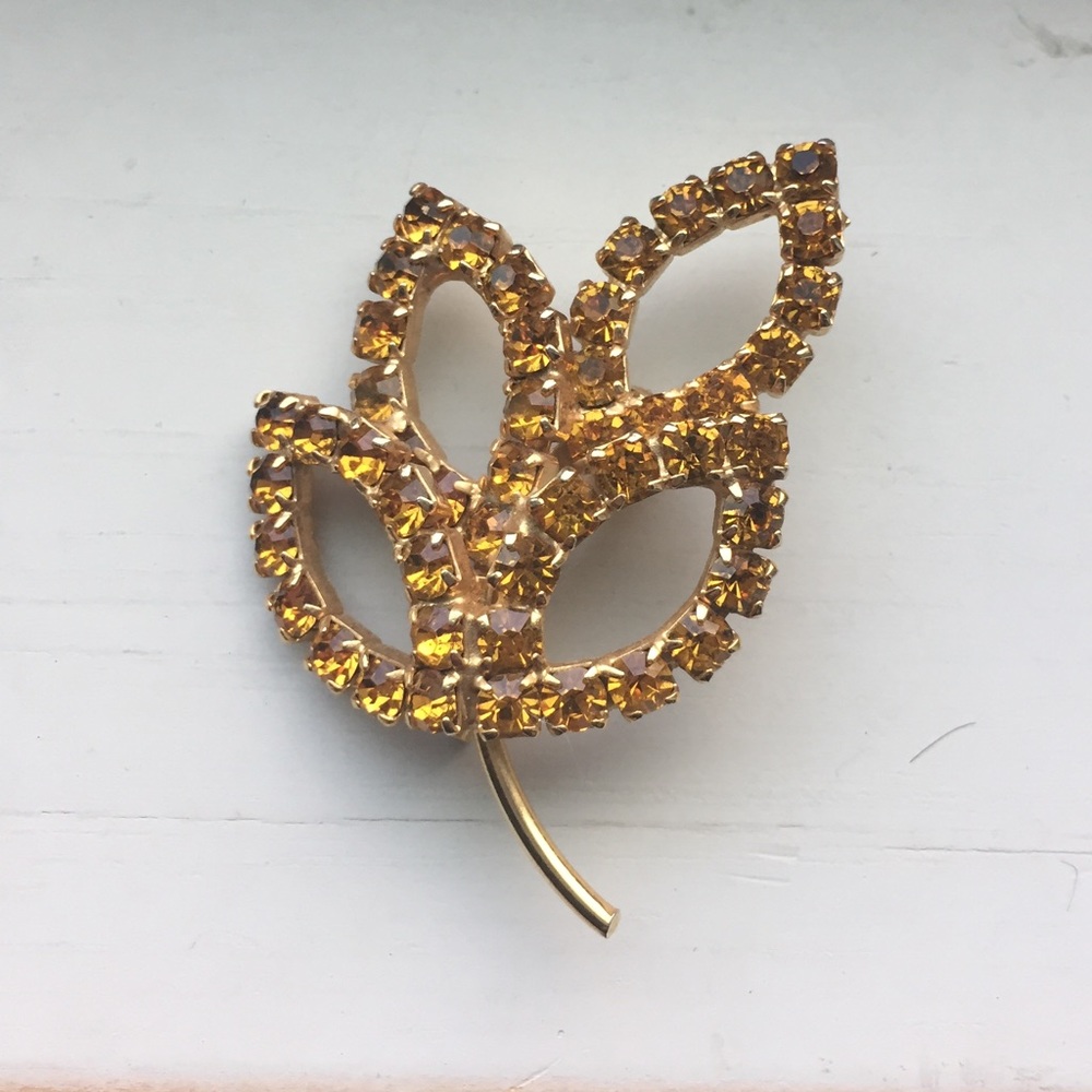 Amber leaf pin - Picture 1 of 3